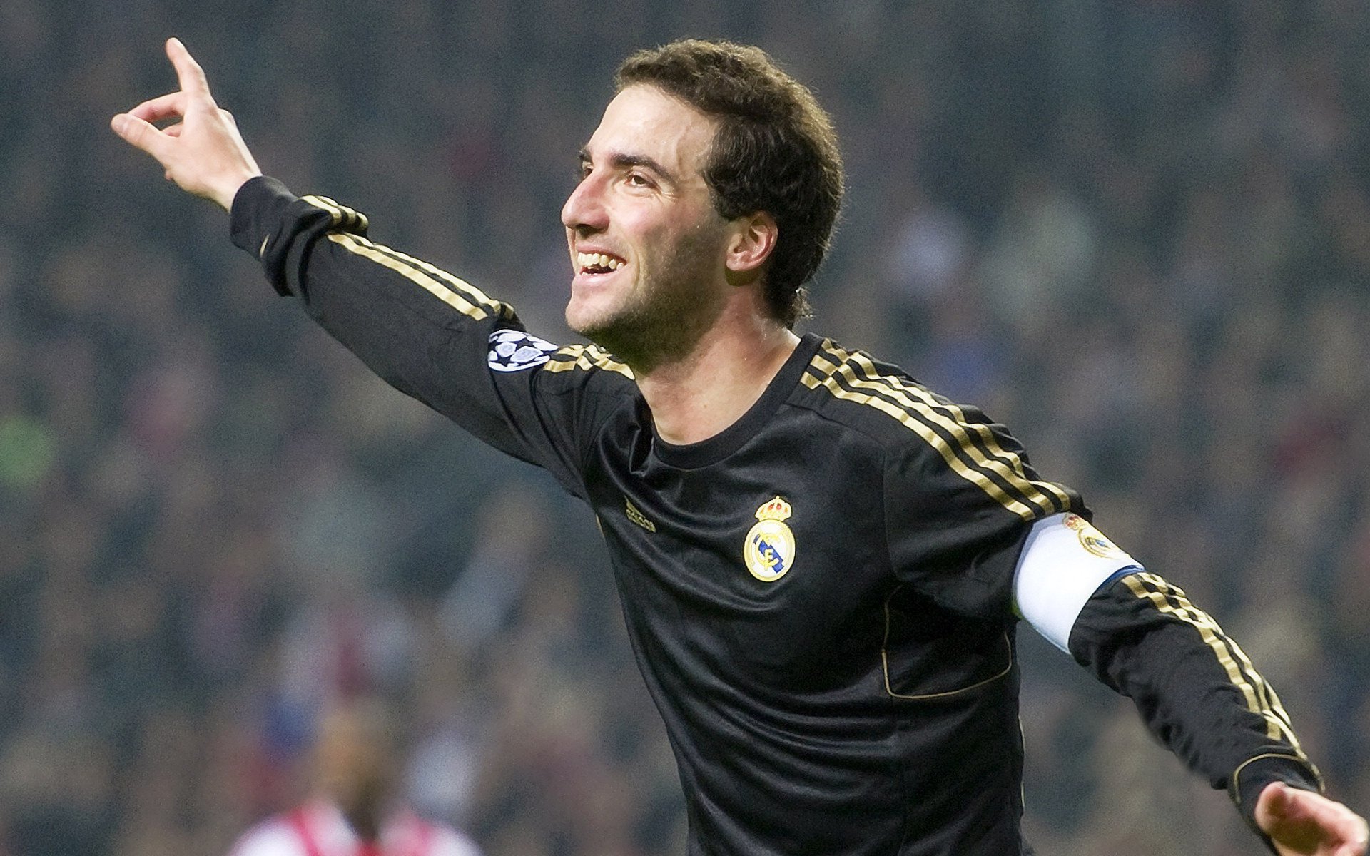 世界杯亚洲区预选赛 国足主场大胜重燃晋级希望